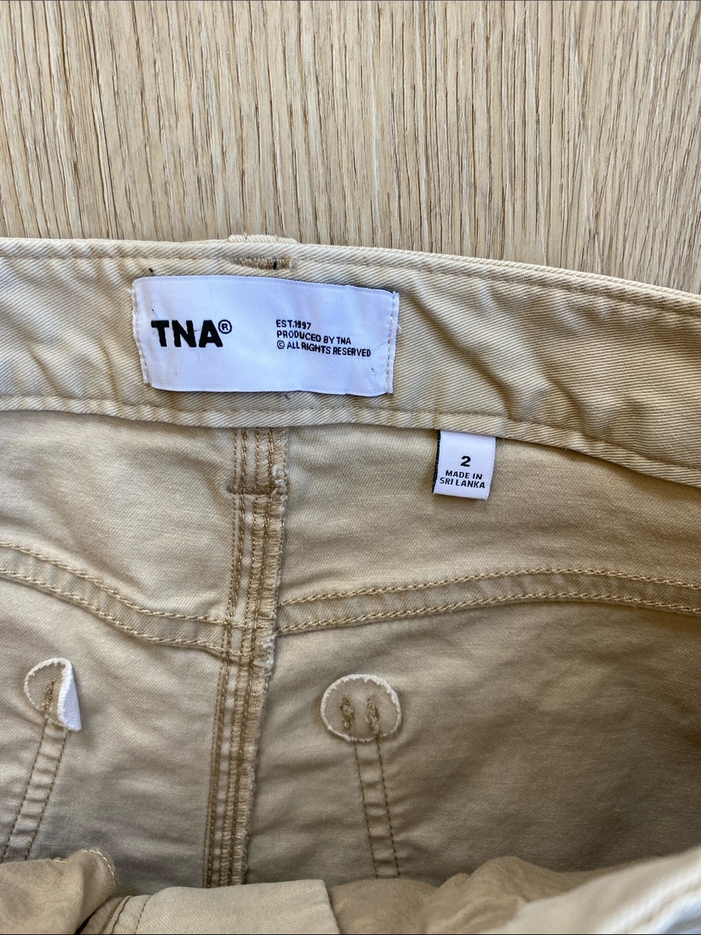 Aritzia TNA Beige Chino Utility Shorts Size 2 Cotton Stretch Casual Summer - Picture 5 of 8